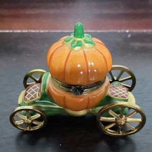 Limoges France Peint Main Cinderella Pumpkin trinket Box with Flower Closure